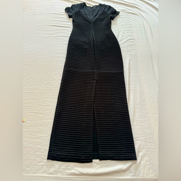 MINT CONDITION CALVIN KLEIN BLACK COLUMN BODYCON EVENING GOWN SZ 4 - Picture 8 of 9